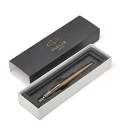 BOLIGRAFO RETRACTIL JOTTER PREMIUM CARLISLE PINSTRIPE MARRON CON BORDE CROMADO PUNTO MEDIO TINTA AZUL PARKER 1953201 7 BOLIGRAFO RETRACTIL JOTTER PREMIUM CARLISLE PINSTRIPE MARRON CON BORDE CROMADO PUNTO MEDIO TINTA AZUL PARKER 1953201 -tienda EPSON 1953201 pic 3