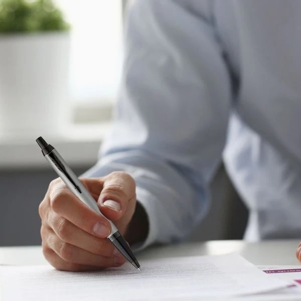 BOLIGRAFO IM CUERPO GRIS MATE ADORNOS NEGROS MEDIUM PARKER 2127752 3 BOLIGRAFO IM CUERPO GRIS MATE ADORNOS NEGROS MEDIUM PARKER 2127752 - Imagen 3