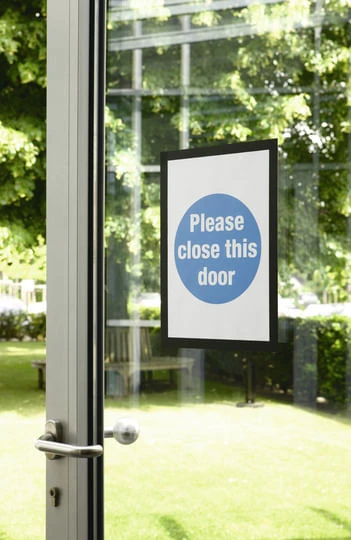 BLISTER 2 MARCO AUTOADHESIVO MAGNETICO DURAFRAME A4 NEGRO DURABLE 4872-01 6 BLISTER 2 MARCO AUTOADHESIVO MAGNETICO DURAFRAME A4 NEGRO DURABLE 4872-01 - Imagen 6