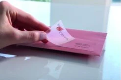 PAQUETE 25 HOJAS ETIQUETAS TRANSPARENTES QUICKPEEL-IMPRESORAS LASER-63.5X38.1 MM AVERY L7560-25 -tienda EPSON L7560 25 pic 4